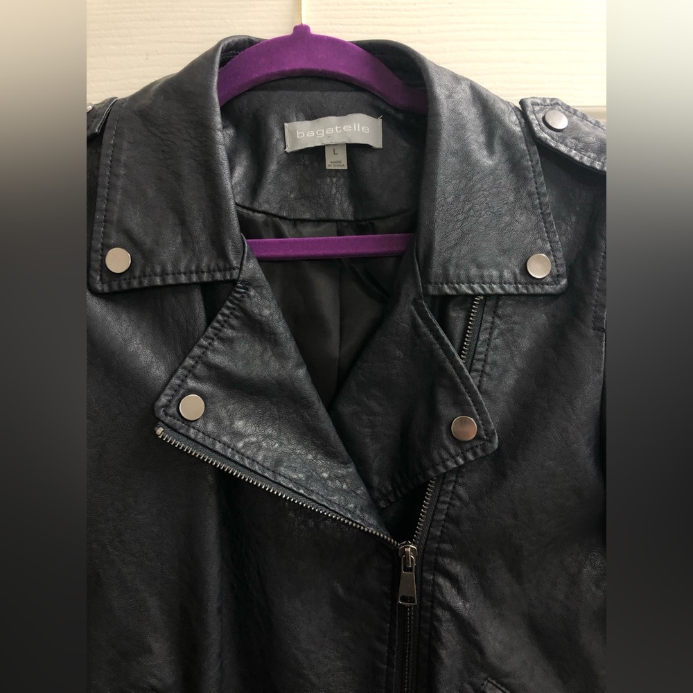 BAGATELLE Payton Textured Faux Leather Moto Jacket - Large - Picture 4 of 9